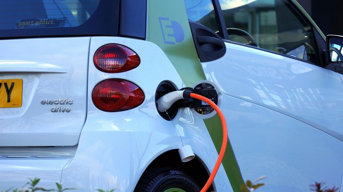 Czy samochody elektryczne są lepsze od spalinowych?