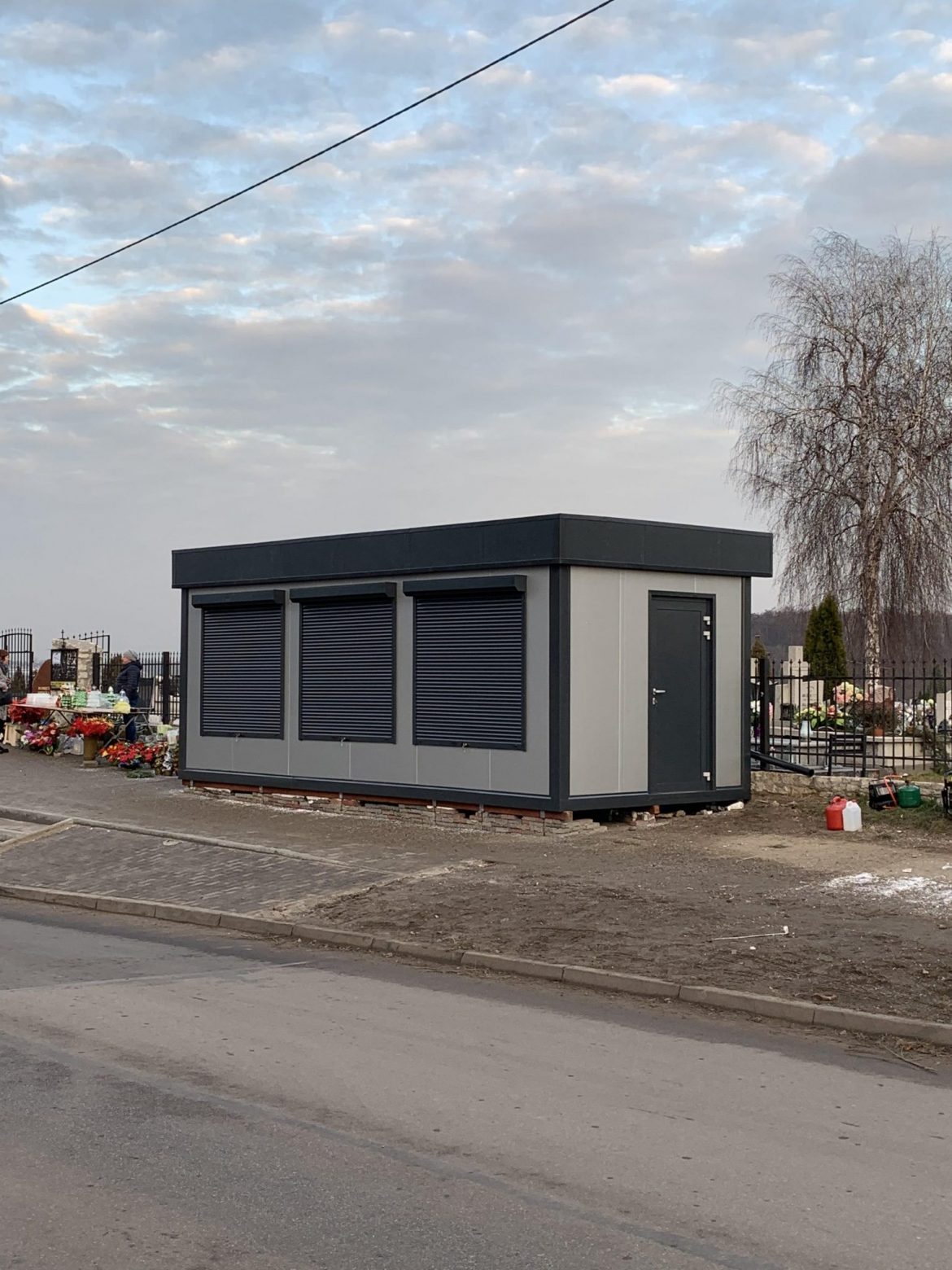 Hale z Płyt Warstwowych: Doskonałe Warunki do Przechowywania i Produkcji