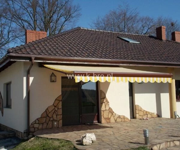 Rolety na Wymiar vs Rolety Ze Sklepu: Które Wybrać?