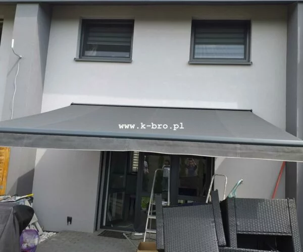 Rolety na Wymiar vs Rolety Ze Sklepu: Które Wybrać?