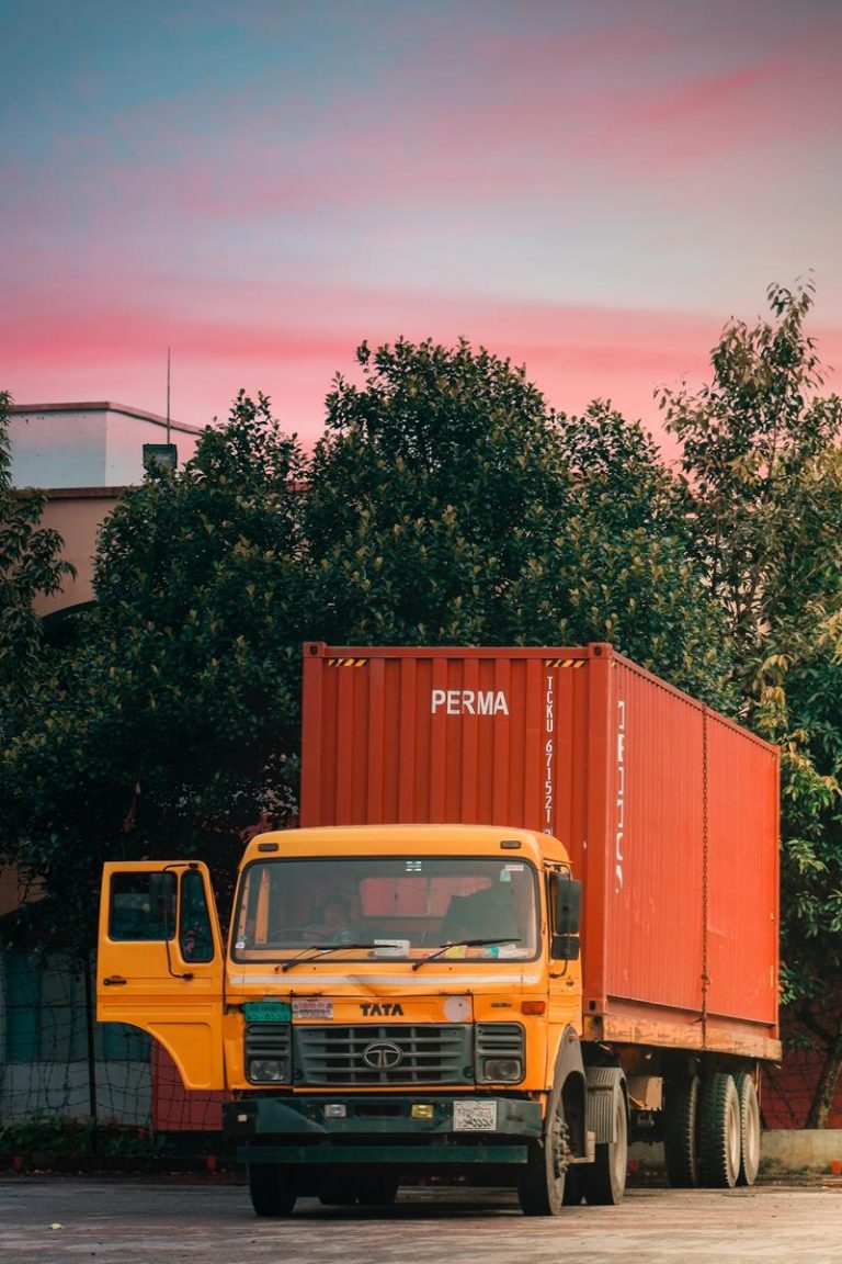 Telematyka w przemyśle transportowym – jak technologia rozwiązuje problemy