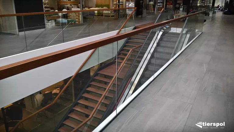 Balustrady mosiężne - klasyczny wygląd, nowoczesne rozwiązania